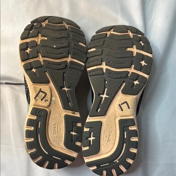 Brooks Ghost 14 Woman’s, size 8.5 Running Sneakers, Black/Pearl/Peach, Preowned - Picture 8 of 15